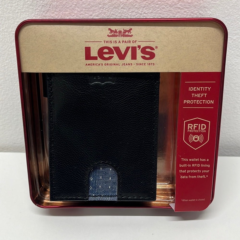 🔥LEVI’S WALLET 🔥
Identity theft protection